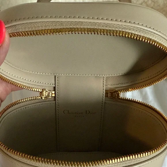 CD Signature Vanity Case - Picture 8 of 11